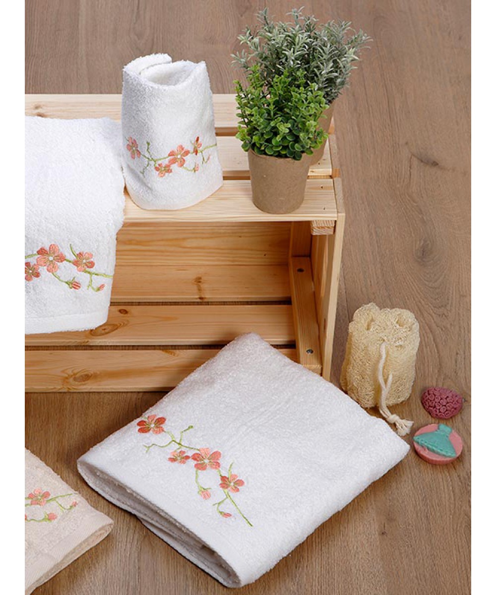 Set of embroidered towels 22 White