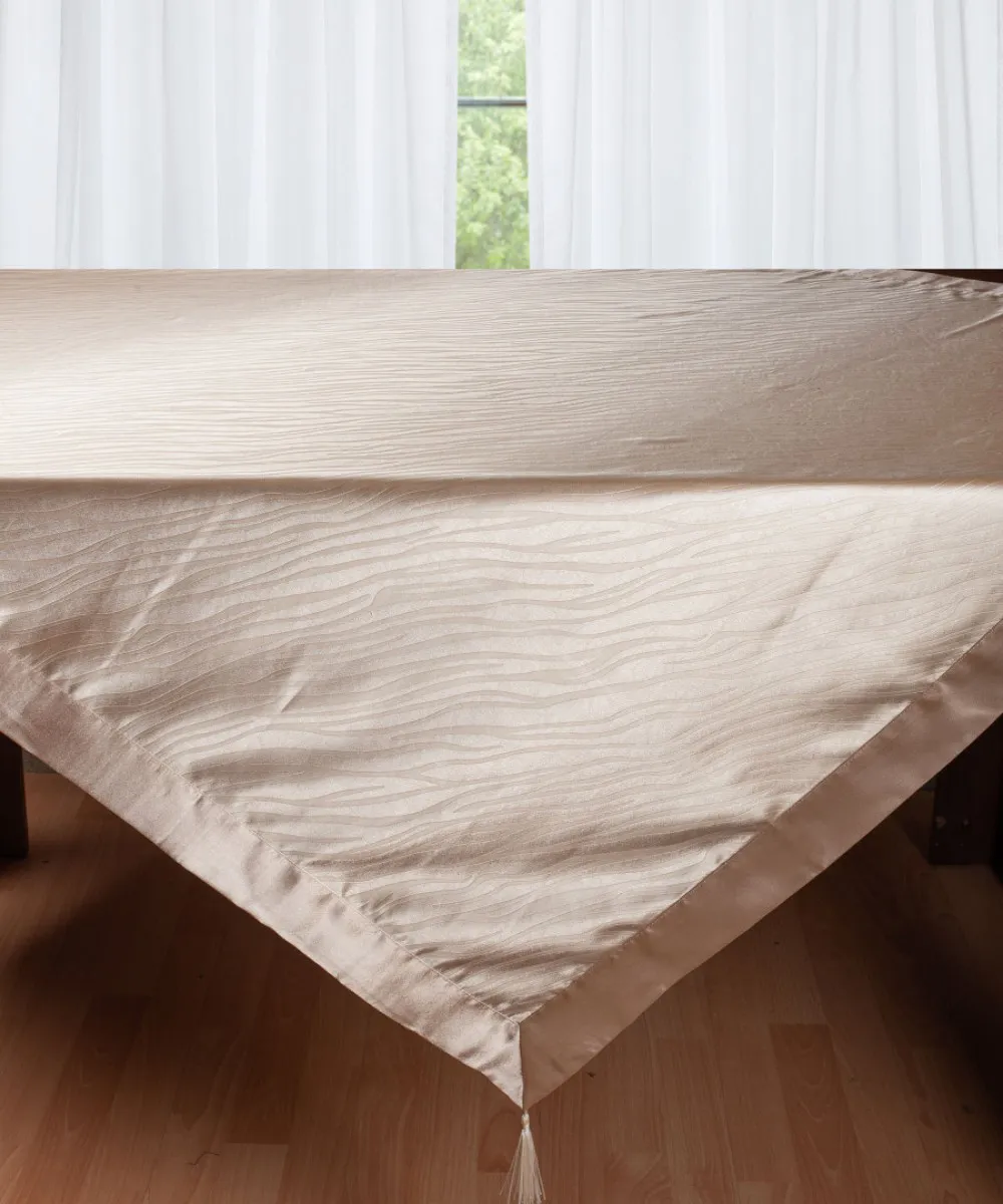 Σατέν τραπεζοκαρέ 2009 (130cm x 130cm) μπέζ