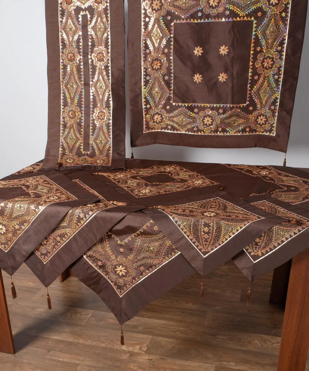 Σετ 7 τεμαχίων (85cm x 85cm, 40cm x 110cm, 130cm x 130cm, 2x45cm x 45cm, 2x55cm x 55cm) 703 ΧΝ-30 Καφέ