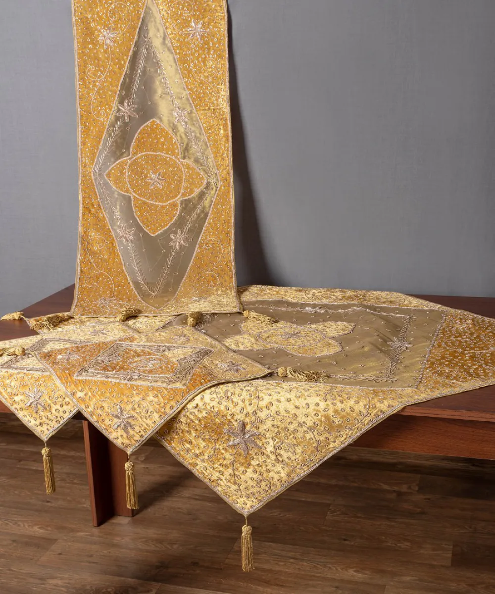 Σετ 4 τεμαχίων (90cm x 90cm, 42cm x 105cm, 2x38cm x 38cm) Ουρανία Χρυσό Σετ 4 τεμαχίων (90cm x 90cm, 42cm x 105cm, 2x38cm x 38cm) Ουρανία Χρυσό