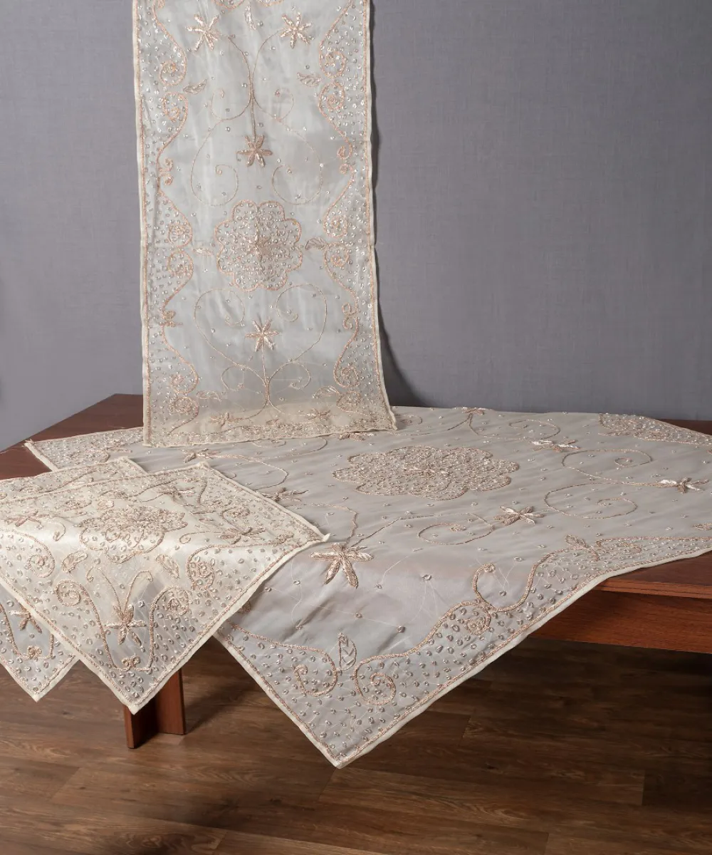 Σετ 4 τεμαχίων (100cm x 100cm, 45cm x 105cm, 2x42cm x 42cm) Ερατώ Ivory Σετ 4 τεμαχίων (100cm x 100cm, 45cm x 105cm, 2x42cm x 42cm) Ερατώ Ivory