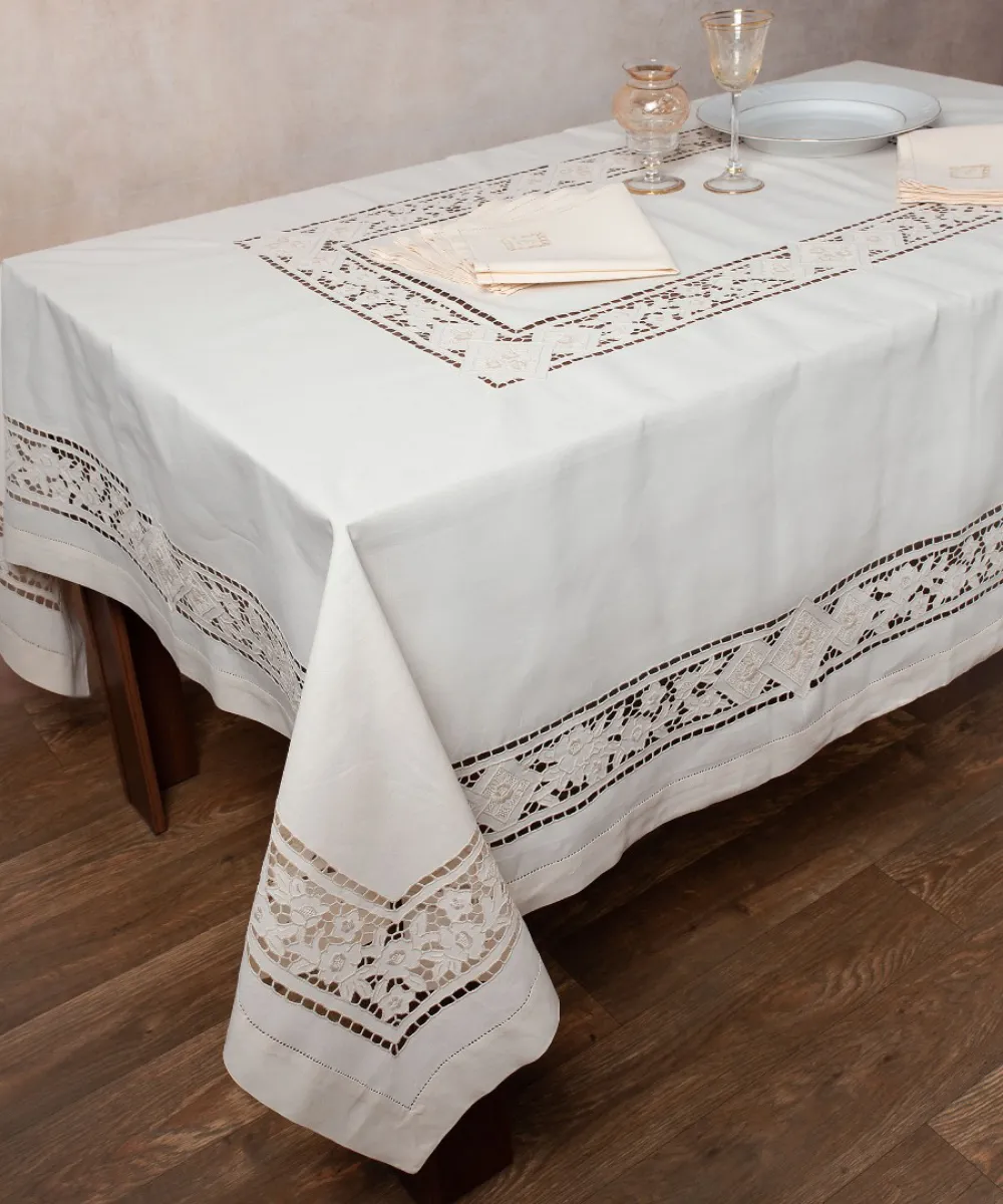 Χειροποίητο τραπεζομάντηλο 682 (170cm x 270cm) μπεζ Χειροποίητο τραπεζομάντηλο 682 (170cm x 270cm) μπεζ