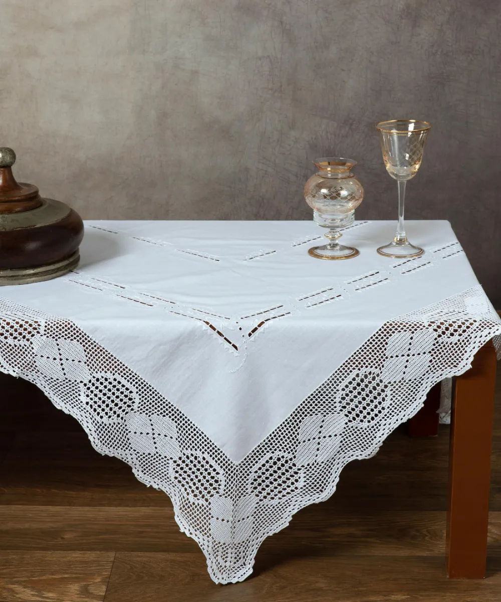Χειροποίητο τραπεζομάντηλο 6220 (140cm x 140cm) Χειροποίητο τραπεζομάντηλο 6220 (140cm x 140cm)