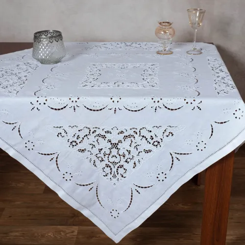 Κοφτό τραπεζομάντηλο χειρός (140cm x 140cm) HY87