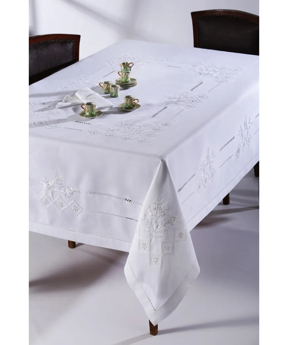 Χειροποίητο τραπεζομάντηλο 373 (170cm x 270cm) Λευκό Χειροποίητο τραπεζομάντηλο 373 (170cm x 270cm) Λευκό