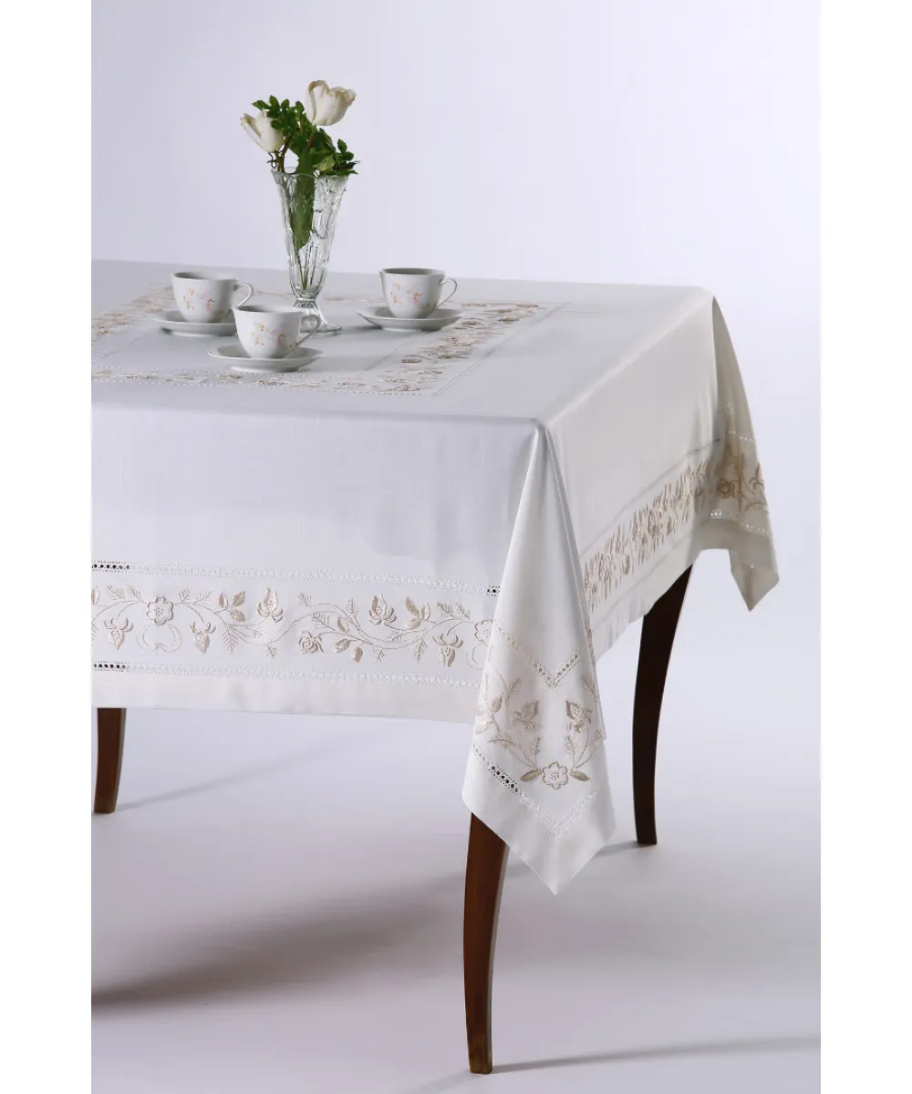Χειροποίητο τραπεζομάντηλο 700 (170cm x 350cm) Χειροποίητο τραπεζομάντηλο 700 (170cm x 350cm)