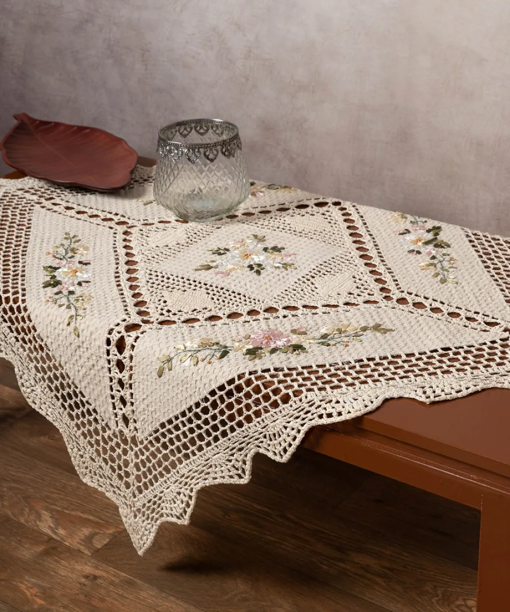 Τραπεζοκαρέ ροκοκό και πλεκτό (135cm x 135cm) 3509 Τραπεζοκαρέ ροκοκό και πλεκτό (135cm x 135cm) 3509