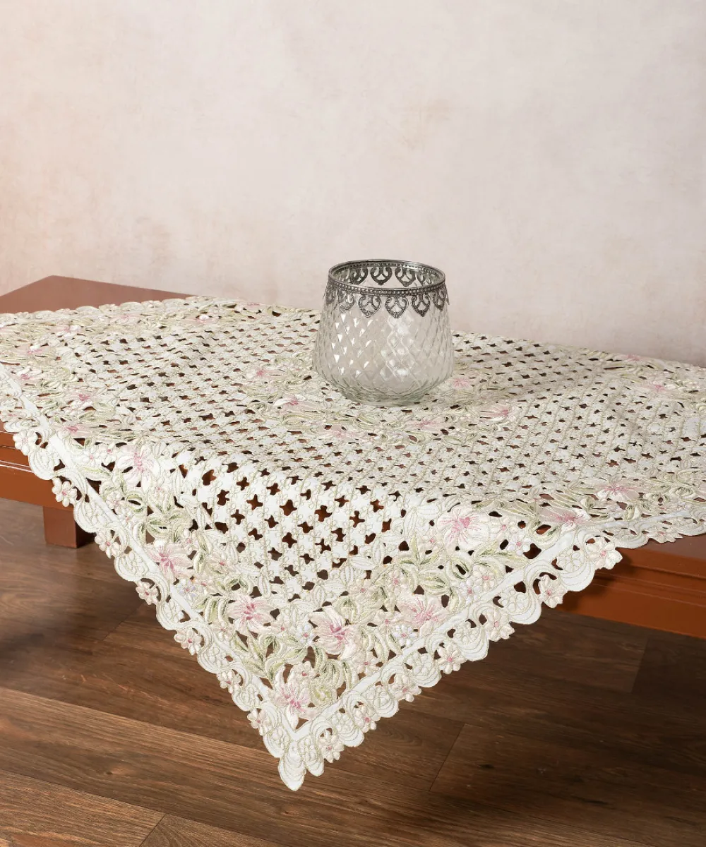 Σατέν κοφτό τραπεζοκαρέ (135cm x 135cm) rn35 Σατέν κοφτό τραπεζοκαρέ (135cm x 135cm) rn35